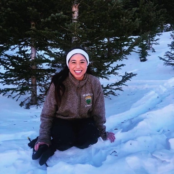 Meet your Posher, Danielle - Picture 2 of 5